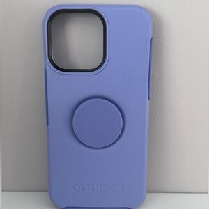 Lilac Otterbox with pop-socket